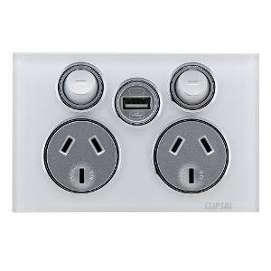 Socket dgpo 10a 250v saturn c/w usb chgr CLI4025USBCPW
